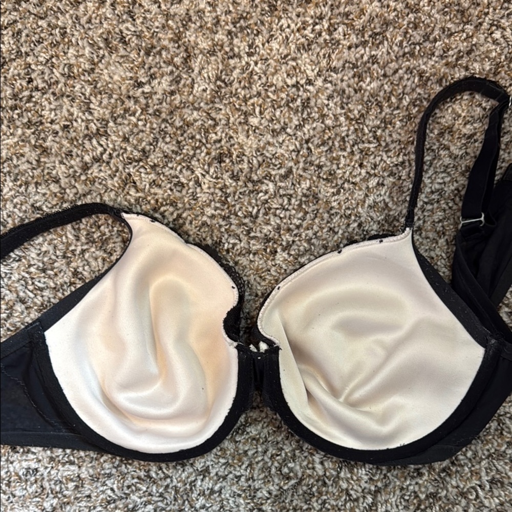EUC Victorias Secret Elegant Black Floral Lace Underwire Bra - 38D​ - Picture 9 of 12